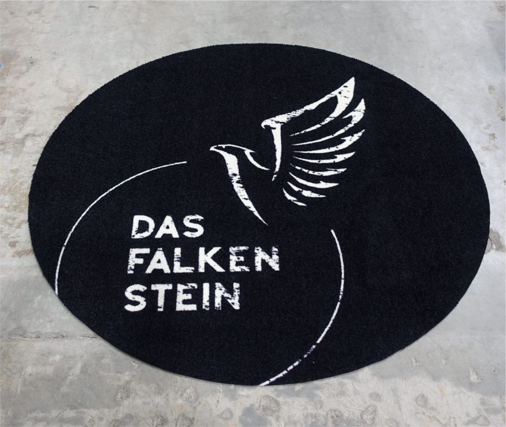 Autofussmatte nach Mass personalisierbar mit gestricktem Logo/Name