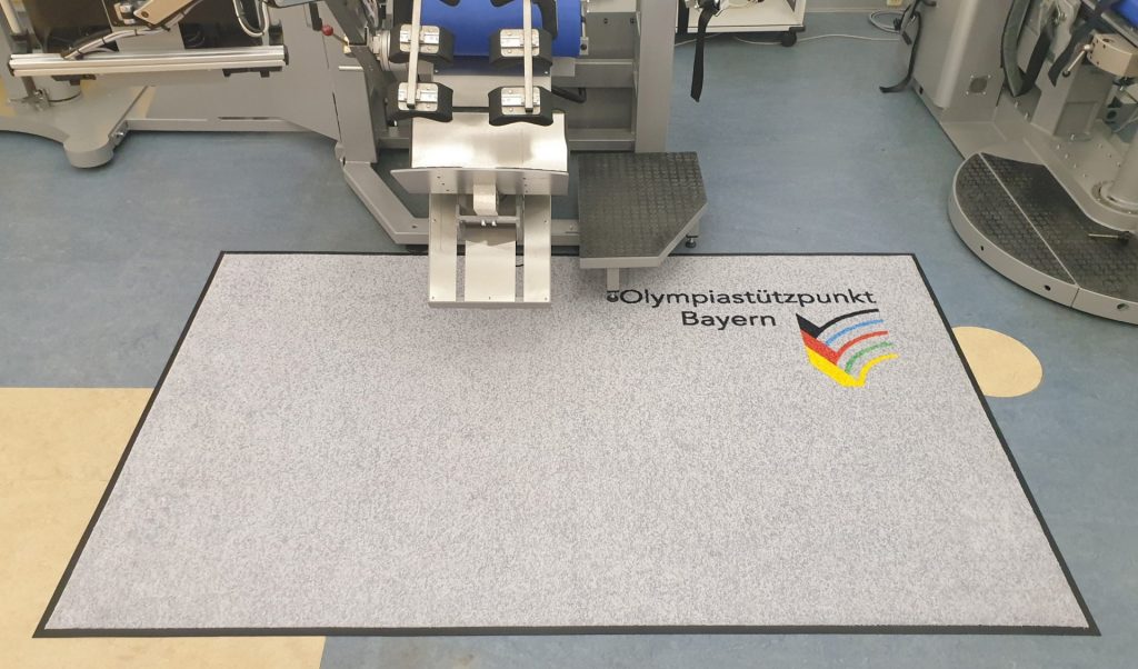 Logomatte-Olympiastützpunkt-groß-139