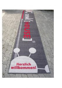 Extra langer Schmutzfangläufer mit Logo im XXL-Format