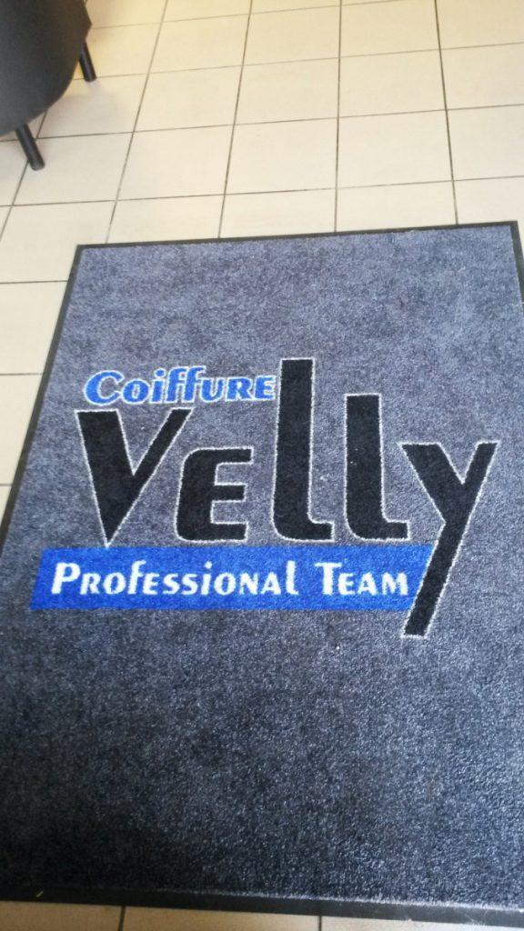 Eingangsmatte mit Fimenlogo und Text | Velly