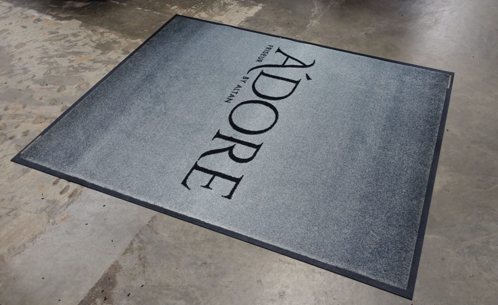 Eingangsmatte mit Logo und Farbverlauf