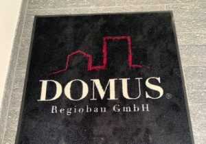 Schmutzfangmatte bedruckt mit Logo Domus Regiobau