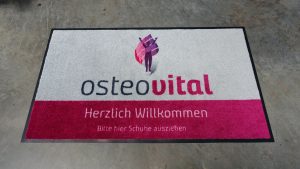 Fußmatte mit Willkommen und Hinweis personalisiert