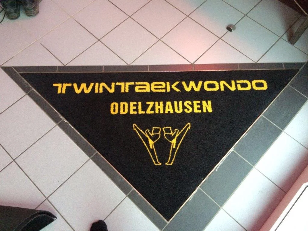 Eingepasst Logomatte für Taekwondo Studio